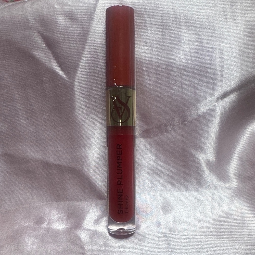 NEW Shine Plumper Lip Gloss - Vibrant Red